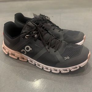On Running Cloudflow Womens 9.5 shoe